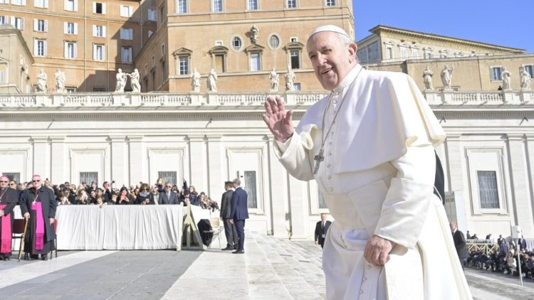 Cerca de 10 mil participaram da audiência na Praça São Pedro