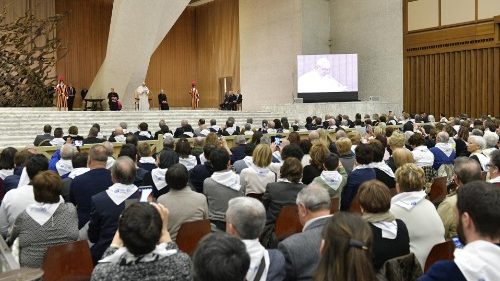 Le Pape exhorte les jeunes touristes à ouvrir leurs cœurs aux réalités du monde
