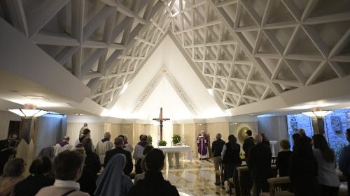 Papa a S. Marta: ascoltare la voce del Signore e non indurire il cuore
