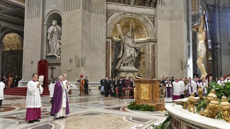 Papa Francisko anawaalika waamini kukimbilia huruma na upendo wa Mungu