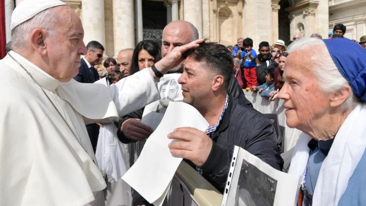 Papież: prawo odwetu Jezus zastępuje prawem miłości