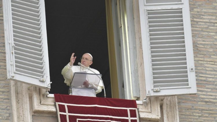 Papst Franziskus beim Regina Coeli-Gebet
