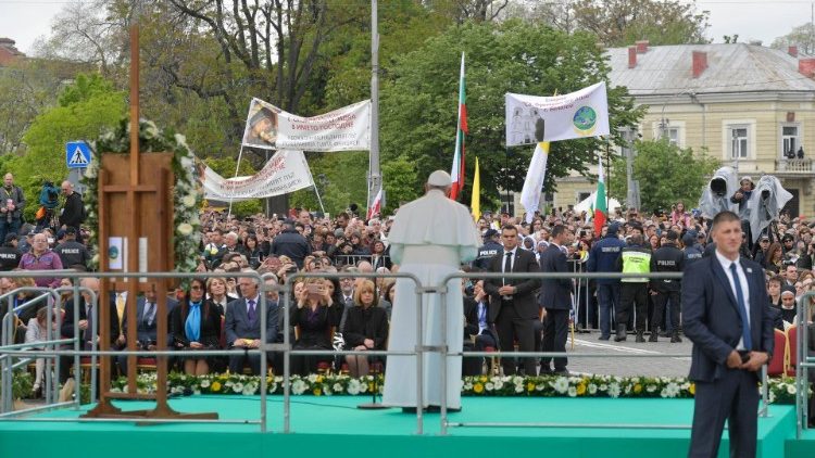2019.05.05 Viaggio Apostolico in Bulgaria e Macedonia del nord Recita del Regina Coeli nella Piazza di San Alexander Nevsky