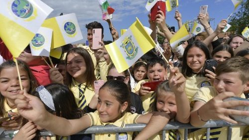 Papa in Bulgaria: l’abbraccio con la comunità di Rakovsky