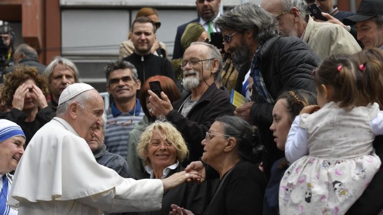 2019.05.07 Viaggio Apostolico in Bulgaria e Macedonia del Nord Visita al Memoriale Madre Teresa alla presenza dei leader Religiosi e incontro con i poveri 
