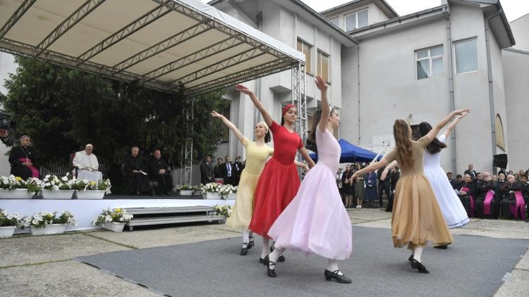 Ein Moment des Treffens mit Jugendlichen