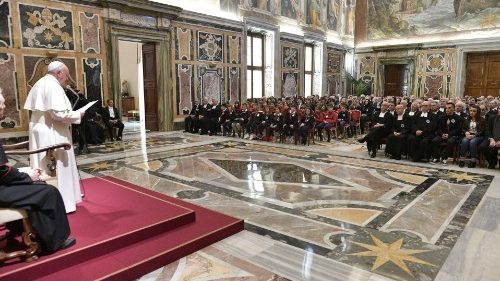 Папа: учителя призваны быть героями «культуры воскресения»