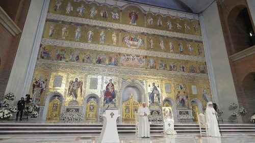 Papa in Romania: rinsaldiamo la radici comuni della nostra identità cristiana