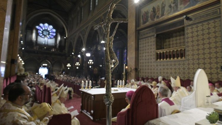 Папа Франциск на Святой Мессе в кафедральном соборе Св. Иосифа в Бухаресте