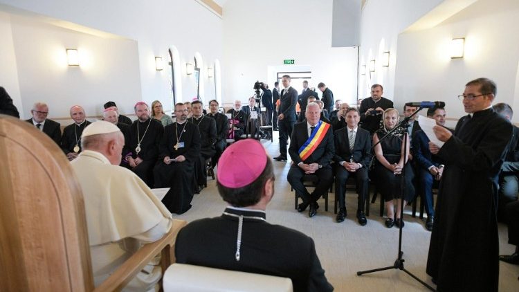 Papst Franziskus begegnet den Mitgliedern der Roma-Gemeinschaft von Blaj