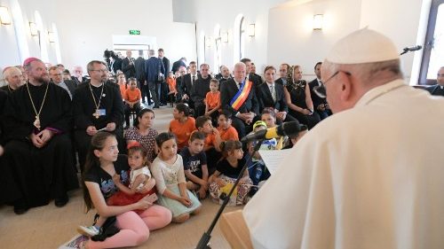 Папа до ромів: Ми нелюдяні, якщо спершу бачимо упередження, а не людину