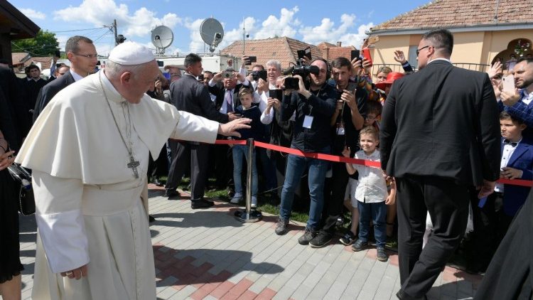 Papst Franziskus begegnet den Mitgliedern der Roma-Gemeinschaft von Blaj