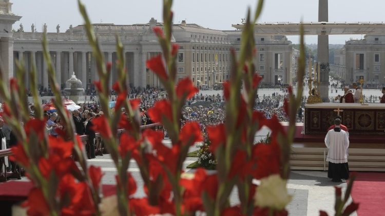 Tafakari ya Neno la Mungu Seherehe ya Pentekoste: Zawadi ya Mungu Baba na Mungu Mwana kwa Kanisa tayari kutangaza na kushuhudia Habari Njema ya Wokovu hadi miisho yote ya dunia.