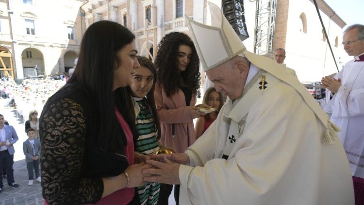 Tafakari ya Neno la Mungu, Dominika ya 4 ya Pasaka. Dominika hii imepewa jina la “Dominika ya Mchungaji Mwema” 