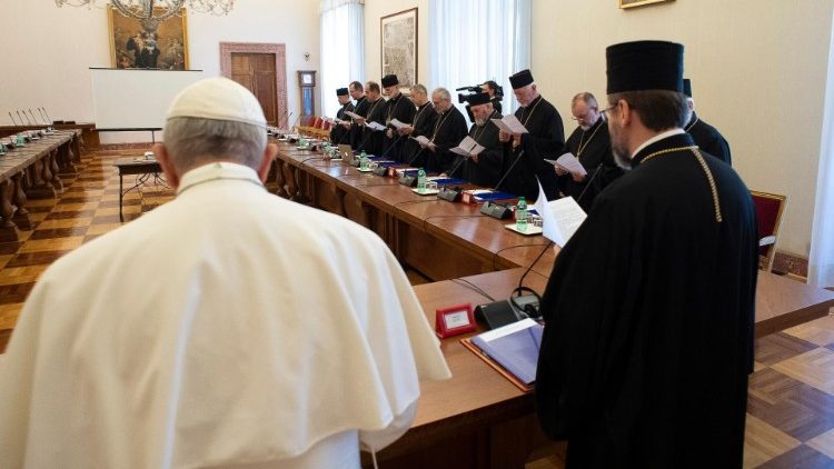 Papst Franziskus mit seinen griechisch-katholischen Gästen aus der Ukraine
