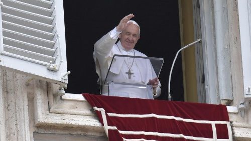 Il Papa all’Angelus: la missione della Chiesa è annuncio e testimonianza