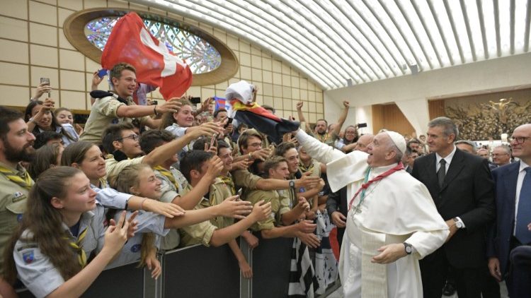 Папа Франциск на встрече с европейскими скаутами в Зале Павла VI