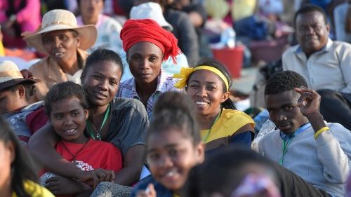 Le Pape aux jeunes: ne cessez jamais de rêver d'un monde meilleur