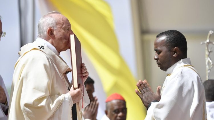 Kanisa ni Sakramenti ya umoja na wokovu wa watu wote.