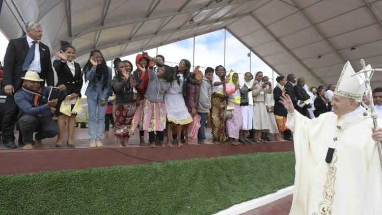 Папа Франциск на Святой Мессе на епархиальном поле «Сомандракизай» 