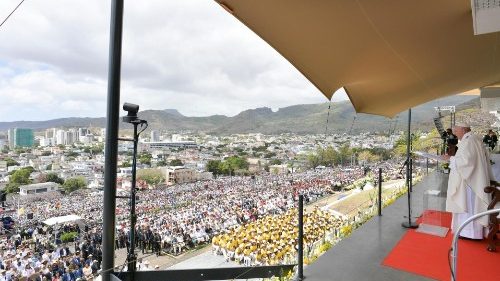 Папа: не забывайте, что Церковь созидается Святым Духом