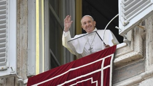 Il Papa all'Angelus: siamo sempre in tempo a sanare il male col bene 