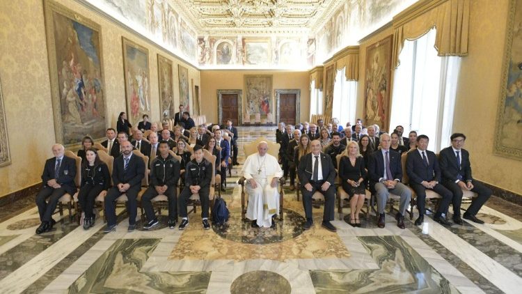 Il Papa insieme alla rappresentanza della Federazione Ginnastica d'Italia