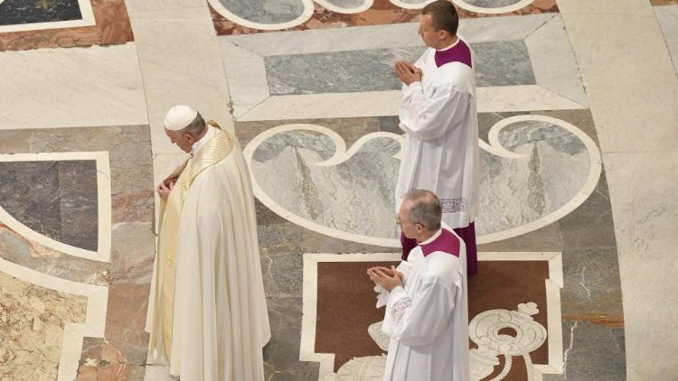 Il Papa durante la celebrazione