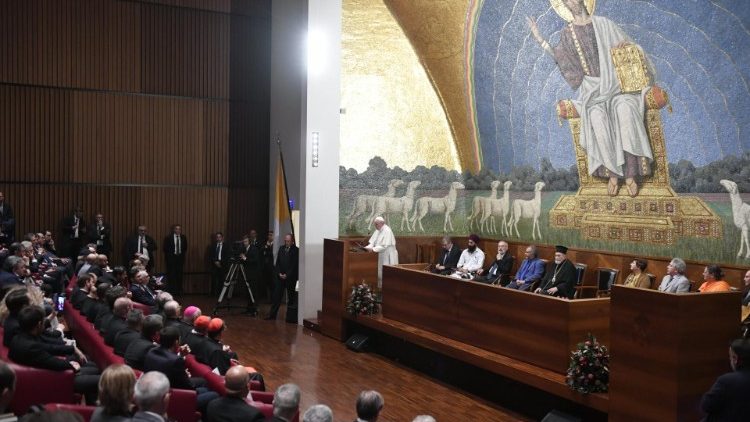 Падчас адкрыцця выставы ў Папскім латэранскім універсітэце