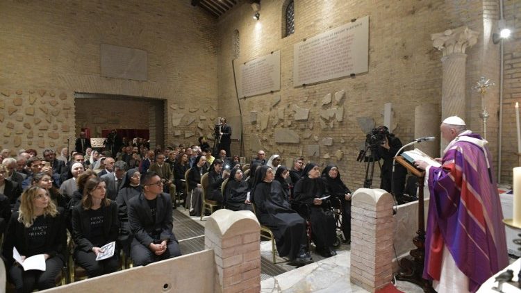 Папа Франциск на Святой Мессе в катакомбах Присциллы