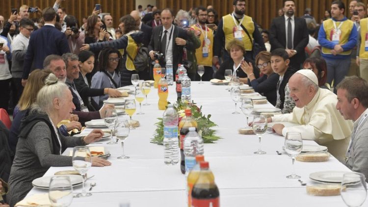 Tercera Jornada Mundial de los pobres. 1500 de ellos almorzaron con el Papa en el Vaticano 