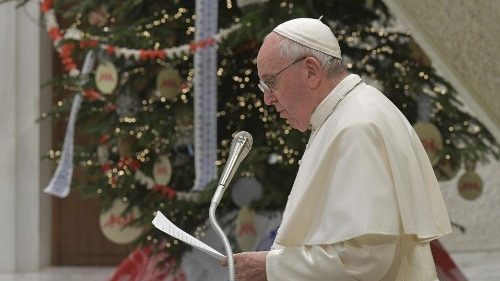 Papa: resgatar os s&iacute;mbolos crist&atilde;os natalianos perdidos no imagin&aacute;rio comercial