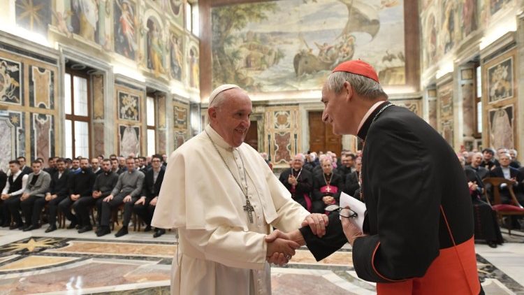 Il Papa e il cardinale Matteo Zuppi