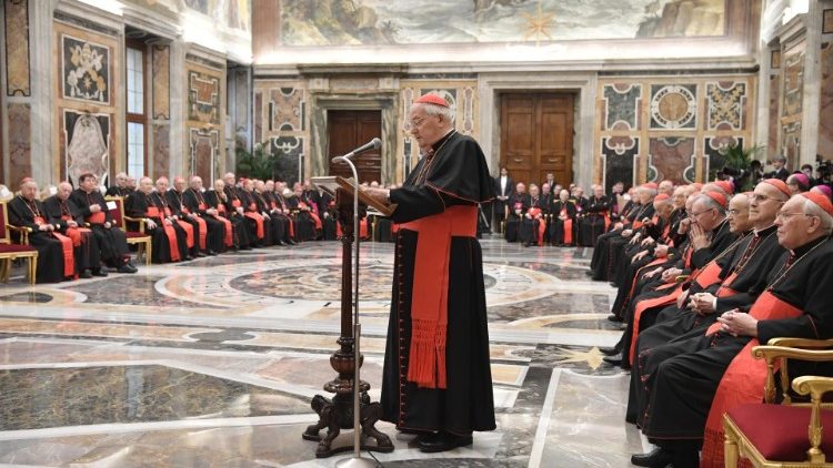 Kardinali Giovanni Battista Re, Dekano wa Makardinali katika salam na matashi mema ya Noeli kwa Papa Francisko amegusia mambo muhimu yaliyojitokeza katika utume wa Papa Francisko kwa Mwaka 2021