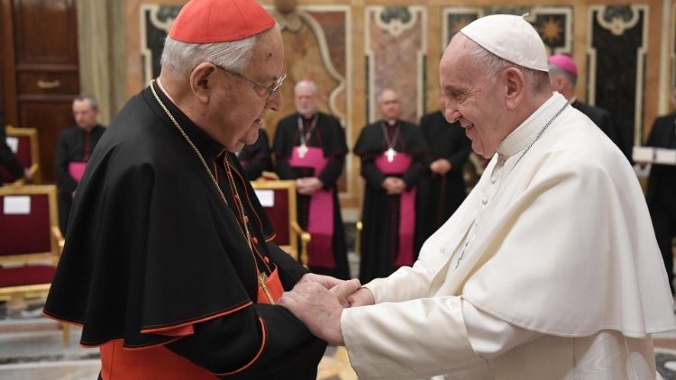 Le Pape salue le cardinal Sodano