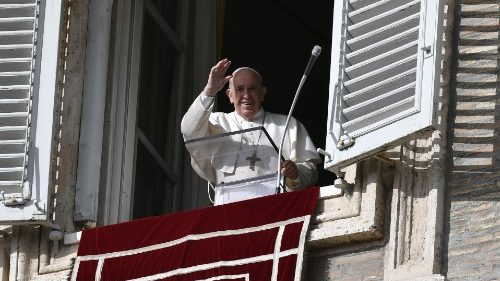 Angélus: comme saint Étienne, «fixons notre regard sur Jésus»