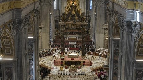 Franziskus: Wer nicht Gott anbetet, neigt dazu, sich selbst anzubeten