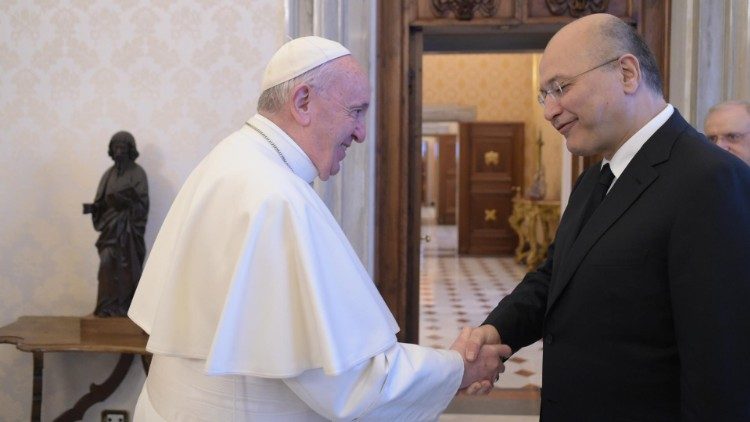 Papa Francesco con Barham Saleh, presidente dell'Iraq