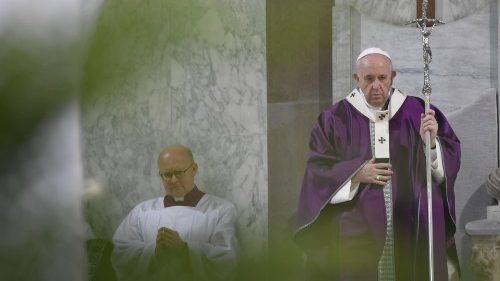 Francisco: estamos no mundo para caminhar da cinza à vida