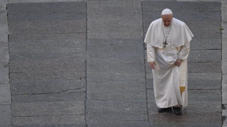 O. Fornos: Papież potrzebuje naszych modlitw 
