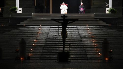 Une “Via Crucis” du Vendredi Saint chargée des grandes et petites croix de l’enfance