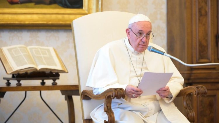 Papież: człowiek „żebrakiem przed Bogiem”