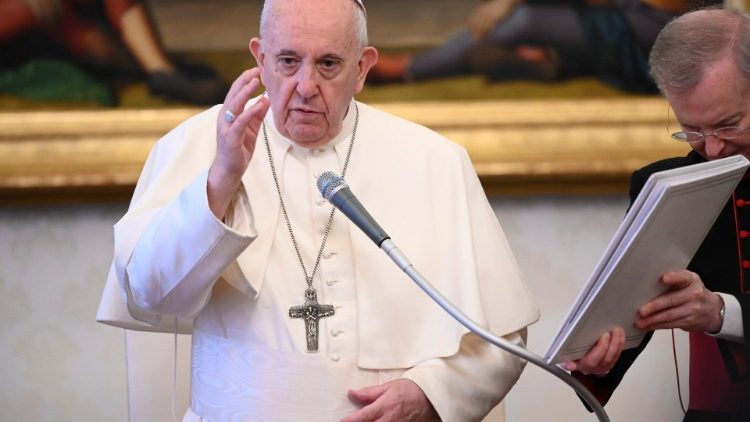 Le Pape François donnant sa bénédiction lors de l'audience générale. 