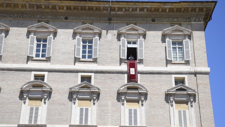 Janela do apartamento pontifício no Palácio Apostólico