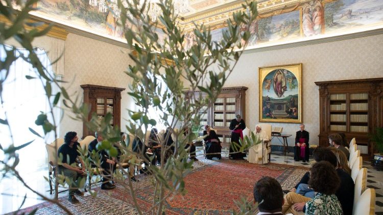 Baba Mtakatifu Francisko, tarehe 3 Septemba 2020 amekutana na kuzungumza na wataalam wa mazingira wanaoshirikiana na Baraza la Maaskofu Katoliki Ufaransa katika unafsishaji wa Waraka wa "Laudato si".