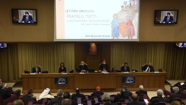 Presentata l'enciclica "Fratelli tutti"