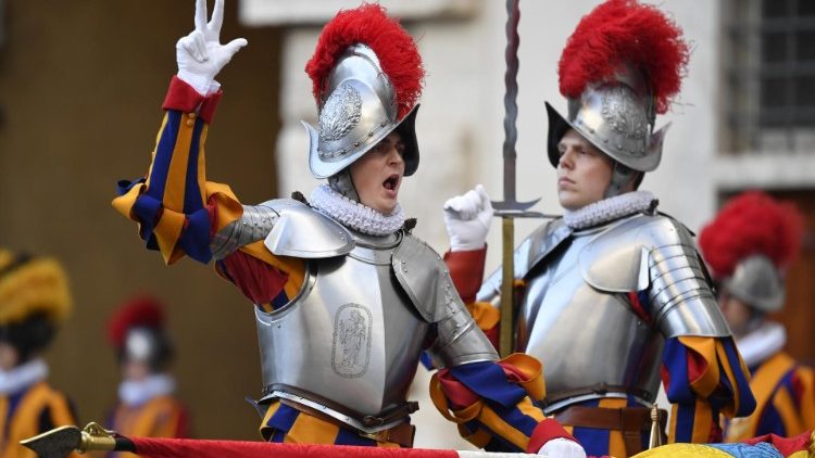 El juramento de la Guardia Suiza en mayo 2020