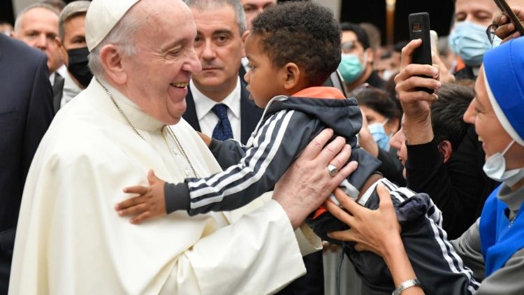 O Pontífice também aborda o fenômeno da migração e da vacina contra a Covid-19 na entrevista