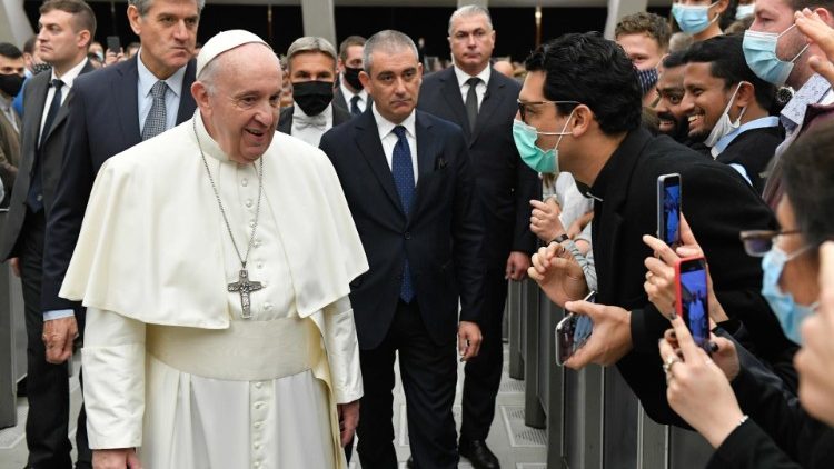 Papież do Polaków: trzymajmy w dłoniach różaniec