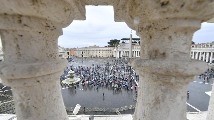 Papież: módlmy się o pokój i stabilizację w Libii